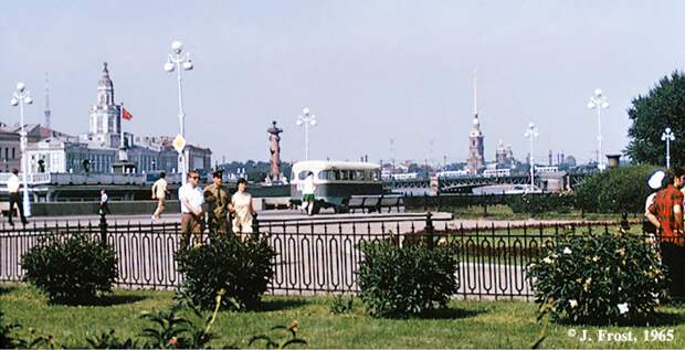 1965. Ленинград. Вид на Петропавловскую крепость и Ростральную колонну 1965. Ленинград. Вид на Петропавловскую крепость и Ростральную колонну