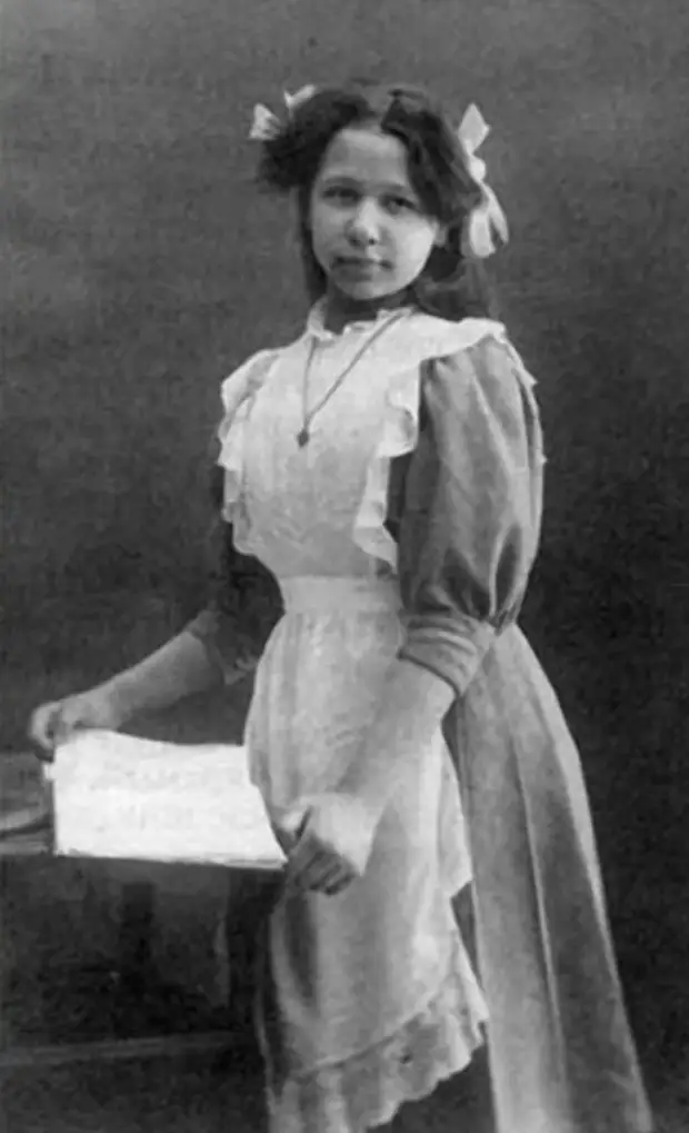 Смоль¬ный ин¬сти¬тут бла¬город¬ных де¬виц. Воспитанницы смольного института благородных девиц. Платье гимназистки 20 века. Форма гимназисток. Я гимназистка седьмого.