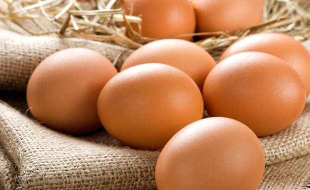 Яйца Прекрасный завтрак, который идеально подойдет для быстрого набора массы. Здесь масса белка и много витамина D, предохраняющего от повреждения мышечные связки. 