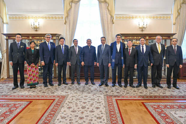 Миңнеханов чит дәүләтләрнең Россиядәге дипломатик миссияләре делегациясе белән очрашты