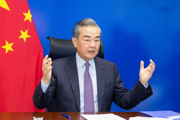 Ван И об атаке на Венесуэлу: США не могут выступать в роли международной полиции