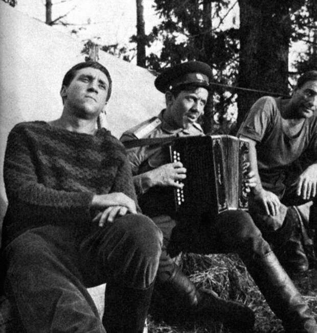 Владимир Высоцкий и Валерий Золотухин на съёмках фильма "Хозяин Тайги", 1968 год