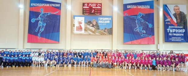 Турнир по гандболу памяти Виктора Анфиногенова. Было жарко и даже непредсказуемо…