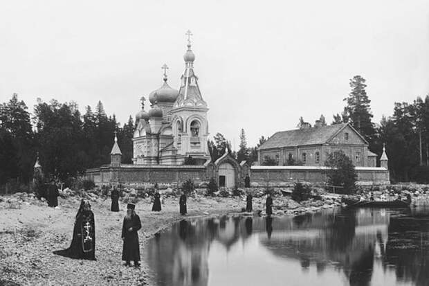 12 мистических фото монахов царской России