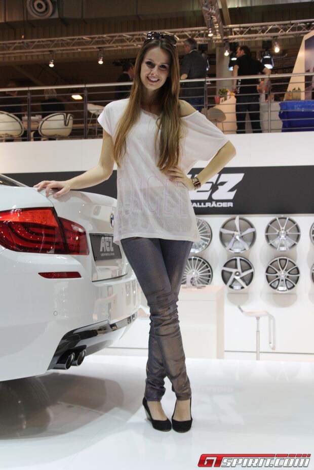 Девушки с автосалона Essen Motor Show (72 фото)