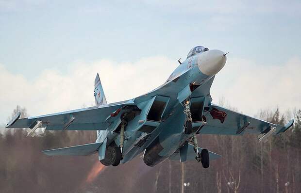 СМИ: российский Су-27 сделал 
