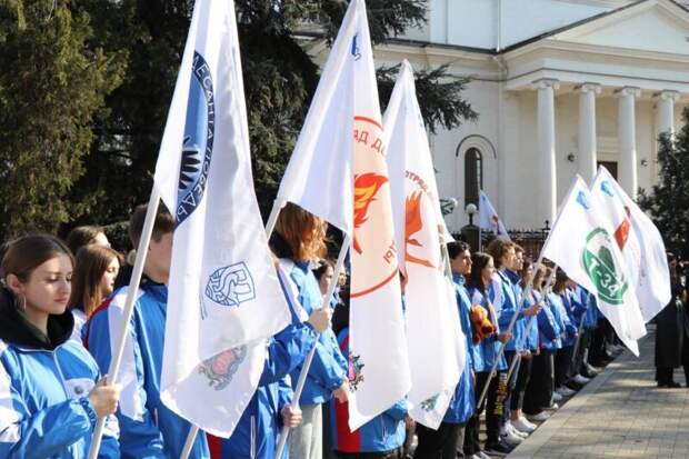 В Крыму стартовал молодежный трудовой десант по уборке и благоустройству памятников ВОВ