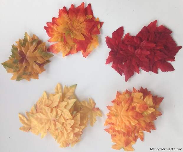 Декоративная салфетка из искусственных осенних листьев (3) (700x583, 239Kb)