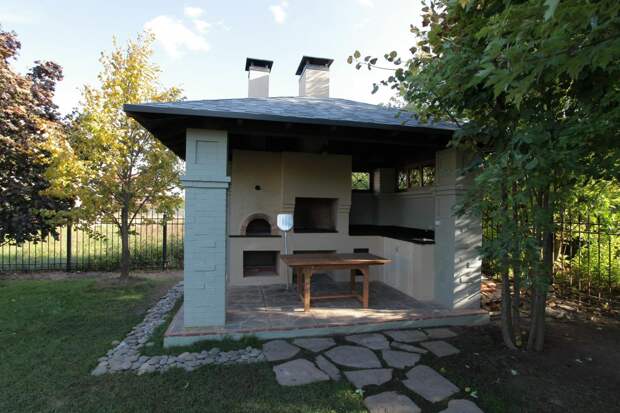 Летняя кухня в саду, мангал и печь Летняя кухня в саду, мангал и печь