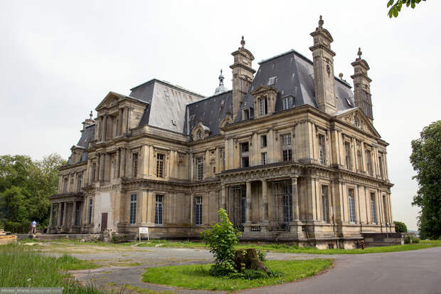 Abandoned castles in France 16