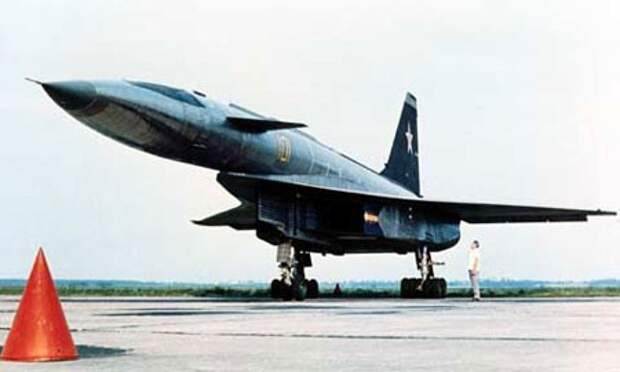Т-4: 100-тонный бомбардировщик, способный обогнать звук Т-4: 100-тонный бомбардировщик, способный обогнать звук