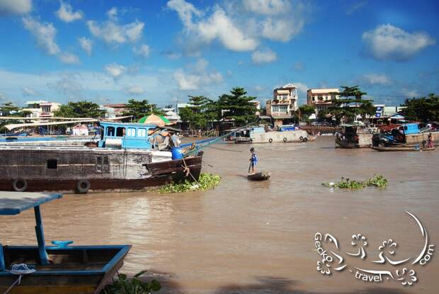 http://gecko-travel.com/wp-content/gallery/mekong-delta/vietnam-cai-rang-floating-market3.jpg