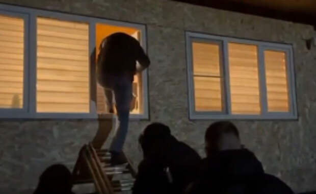 Московские полицейские пресекли деятельность подозреваемых в кражах денег с использованием онлайн-игр