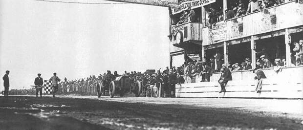 Подборка фотографий автогонок прошлого века (154 фото)