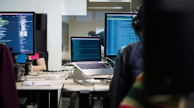 В США приговорили к 8,5 года женщину за мошенничество и помощь хакерам КНДР