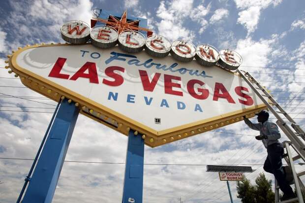 Одним из самых популярных в мире и ведущим в США центром азартных игр является Лас-Вегас, штат Невада. Ежегодно город посещают почти 40 млн туристов