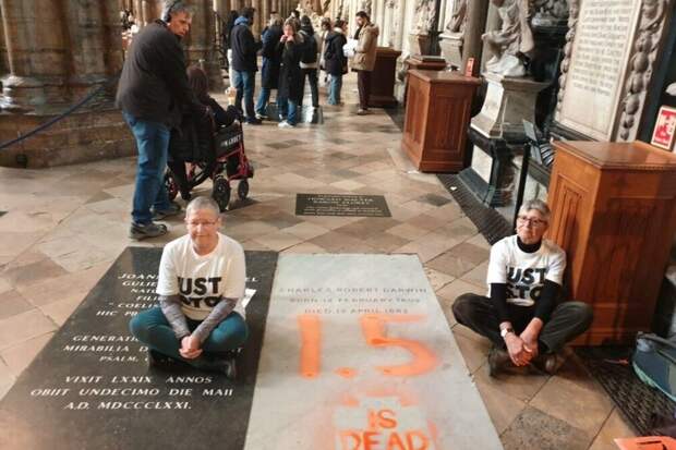 Экоактивисты осквернили могилу Чарльза Дарвина