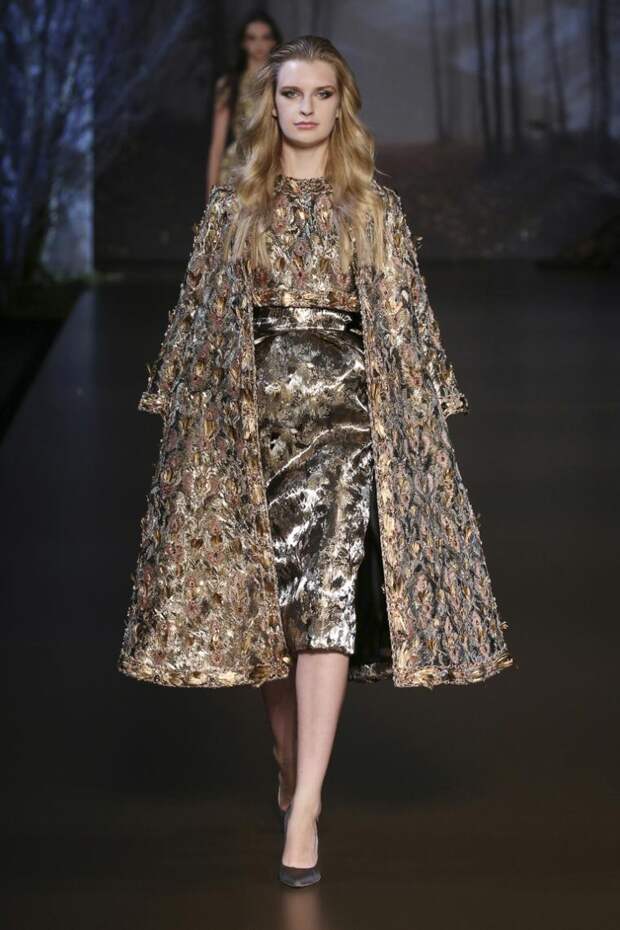 Русская сказка от Ralph & Russo осень-зима 2015 - 2016: великолепные и царственные наряды Русская сказка от Ralph & Russo осень-зима 2015 - 2016: великолепные и царственные наряды