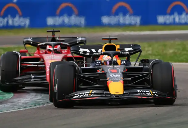 Эксперт: Ferrari должна увести Ферстаппена у Red Bull Racing