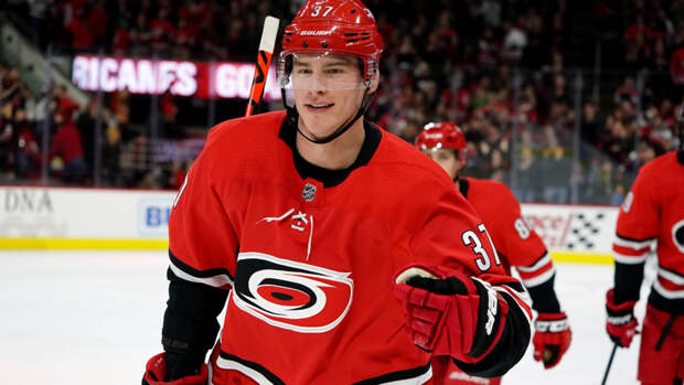 Две передачи Свечникова помогли «Каролине» обыграть «Баффало»