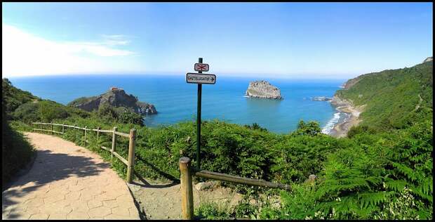 Остров Сан-Хуан де Гастелугаче (San Juan de Gaztelugatxe) и его лестница c 237 ступеньками (Испания)