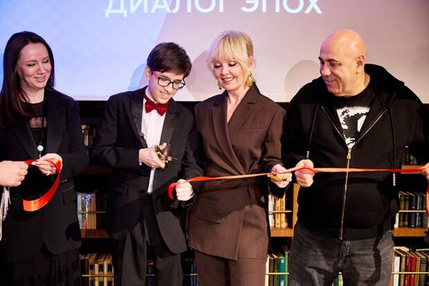 Валерия и Иосиф Пригожин торжественно открыли церемонию по случаю премьеры шоу «Суперпозиция» Валерия и Иосиф Пригожин торжественно открыли церемонию по случаю премьеры шоу «Суперпозиция»