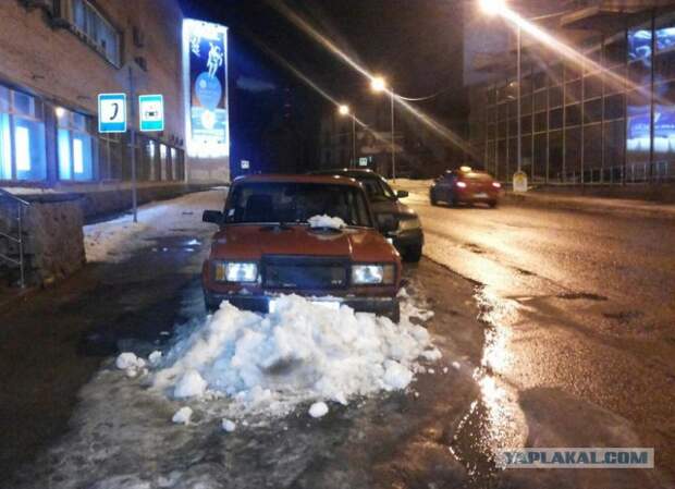 Пьяная девушка на BMW X5 разнесла 8 машин