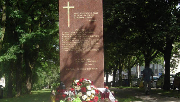 Памятник полякам убитым на Волыни в Гданьске