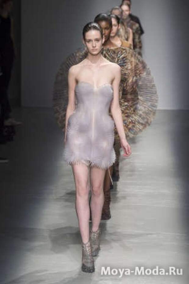 Модные коктейльные платья осень-зима 2015-2016-iris van herpen