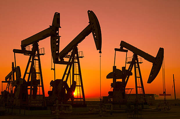 Экономист Крутаков: нефтяная отрасль создает базу для роста экономики России