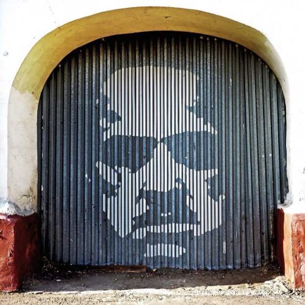 Московский стрит-арт от художника Zoom (15 фото) Московский стрит-арт от художника Zoom (15 фото)