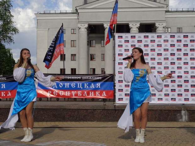 Праздник в прифронтовом городе. Донецк отметил День славянской письменности и культуры