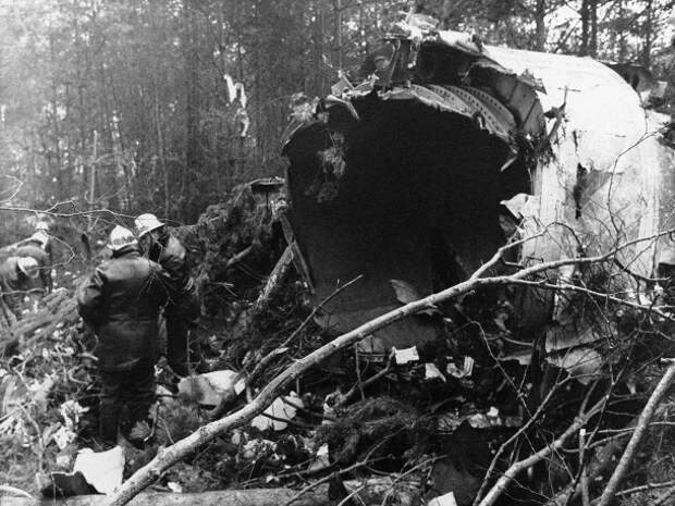3 марта 1974 года близ аэропорта Орли (Париж, Франция) потерпел крушение DC-10 компании Turkish Airlines. Погибли 346 человек. Во время полета оторвалась дверь грузового отсека, что привело к разгерметизации салона и последующей потере управления