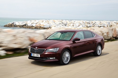 Skoda объявила российские цены на Superb