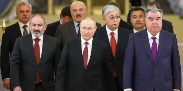 Казахстан штрафует Киргизию за то, что та помогает России. И сдает ее США