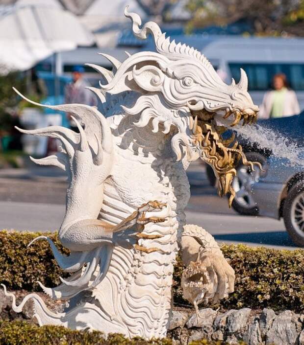 Храмовый комплекс Ват Ронг Кхун (Wat Rong Khun)  в Таиланде (20 фото)