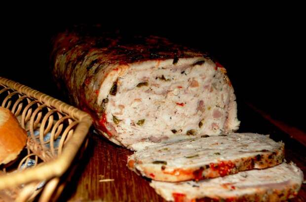 Домашний мясной рулет из разных видов мяса