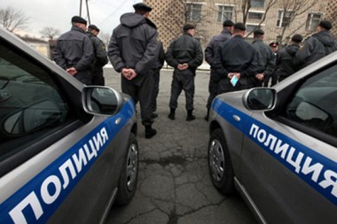 В Подмосковье вооружённый мужчина взял женщину в заложницы В Подмосковье вооружённый мужчина взял женщину в заложницы