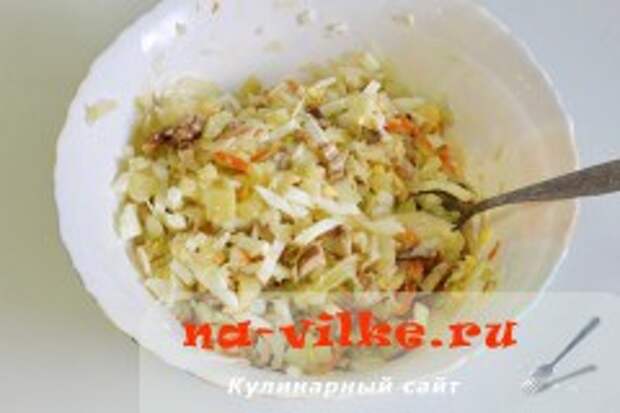 Вкусный и простой деревенский салат в домашних условиях