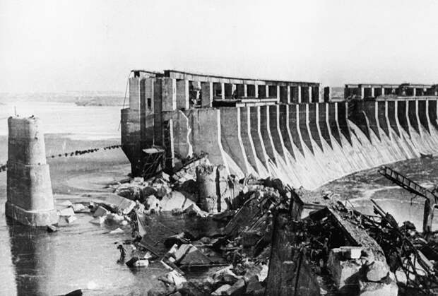 Днепрогэс, взорванная уже отступающими немцами, 14 октября 1943 года