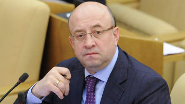Председатель комитета Государственной Думы РФ по конституционному законодательству и государственному строительству Владимир Плигин. Архивное фото