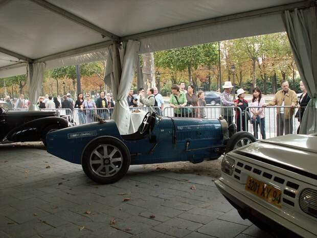 Флюиды от Bugatti (19 фото)
