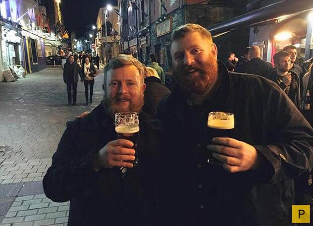 Встретил своего двойника в самолете (2 фото)