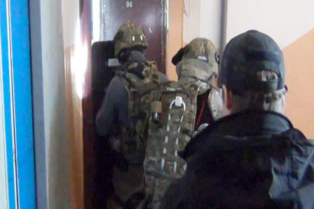 Сотрудники НАК во время спецоперации по задержанию 