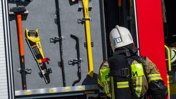 Спасатели предотвратили взрыв на пожаре в Крыму