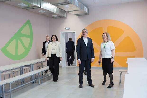 Губернатор Миляев посетил обновлённый Центр образования №1 в Ясногорске