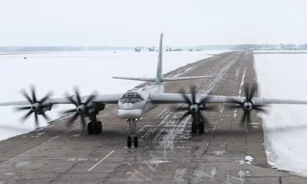Sohu: многочасовая погоня за российскими Ту-95МС вблизи Аляски привела США в бешенство