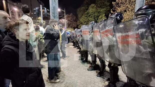 МВД Сербии сообщило о пострадавшем полицейском на протесте в Белграде