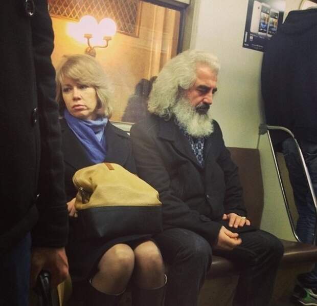 Даже Карл Маркс порой катается в метро в мире, двойники, знаменитость, люди