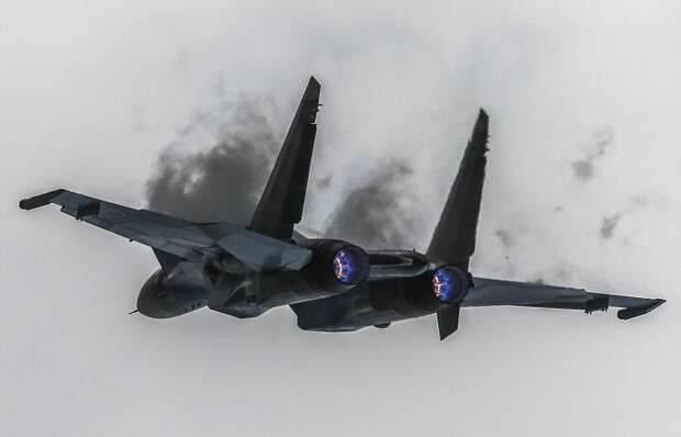 Самолет Су-30СМ